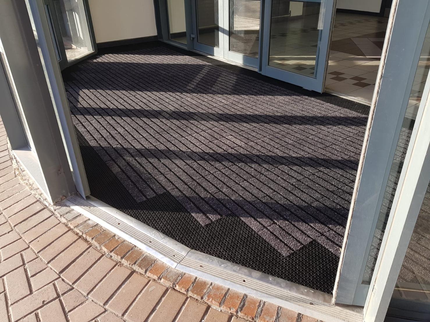 Forma 11mm HD matting installed to lobby